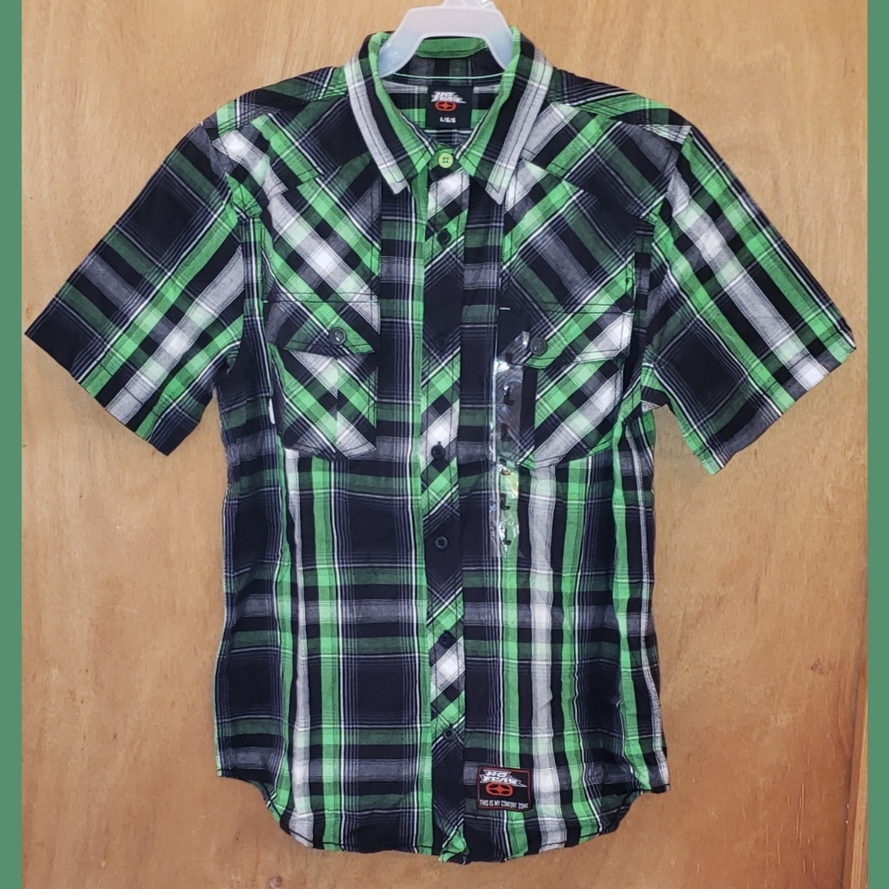 NWT Boys Short-Sleeve Button Shirt Size: Large